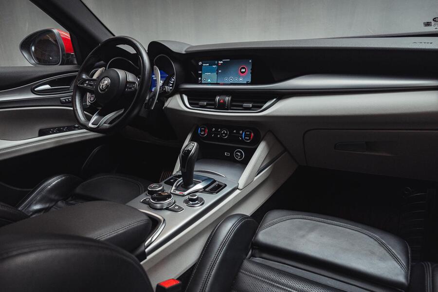 Alfa Romeo Stelvio vaihtoauto