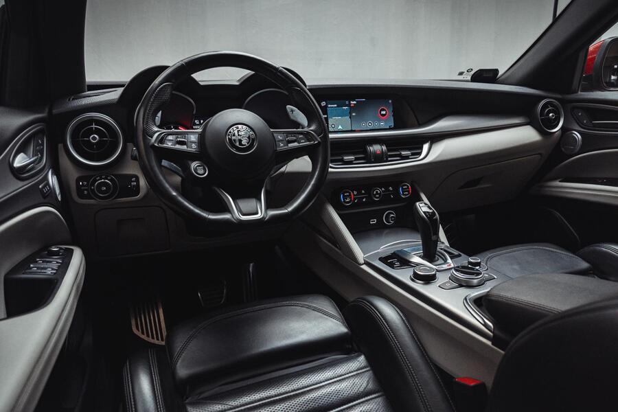 Alfa Romeo Stelvio vaihtoauto