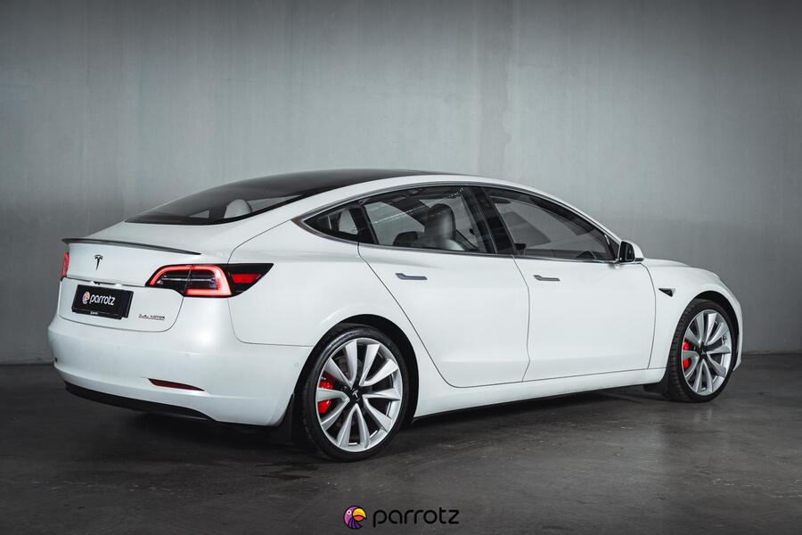 Tesla Model 3 vaihtoauto