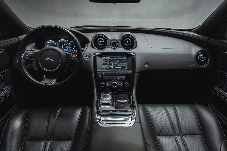 Jaguar XJ vaihtoauto