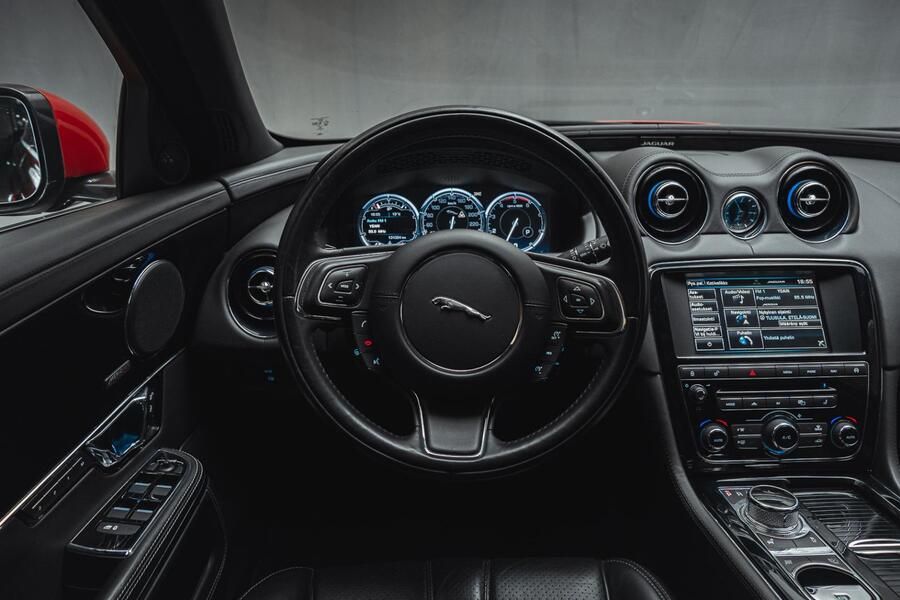 Jaguar XJ vaihtoauto