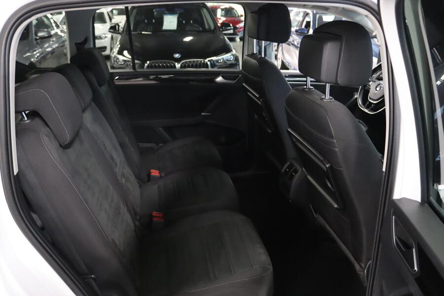 Volkswagen Touran vaihtoauto