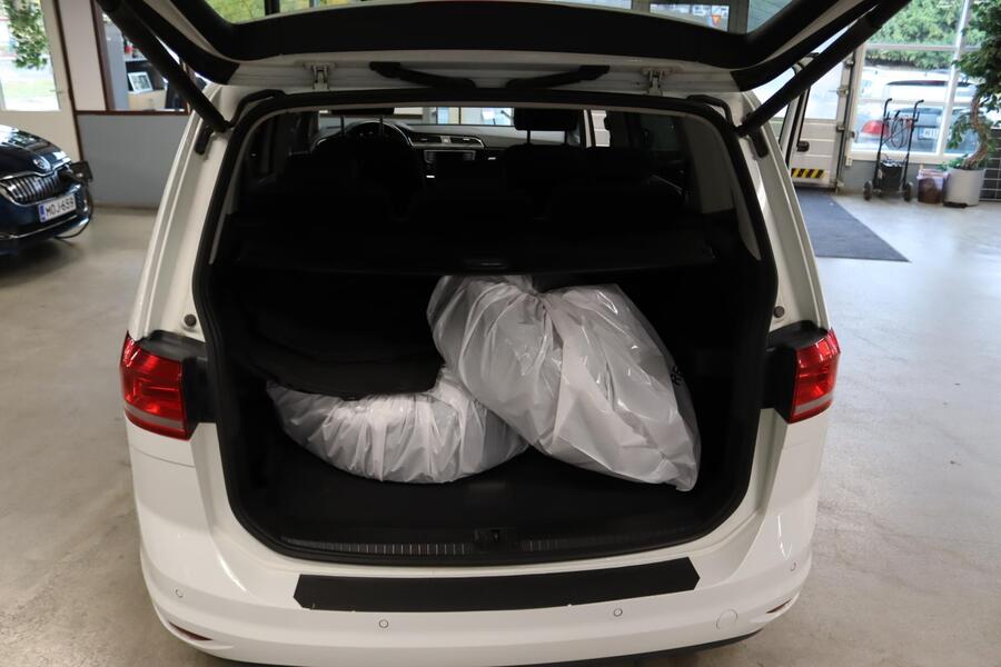 Volkswagen Touran vaihtoauto