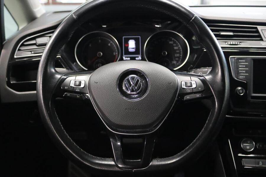 Volkswagen Touran vaihtoauto