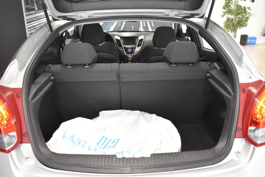 Hyundai Veloster vaihtoauto