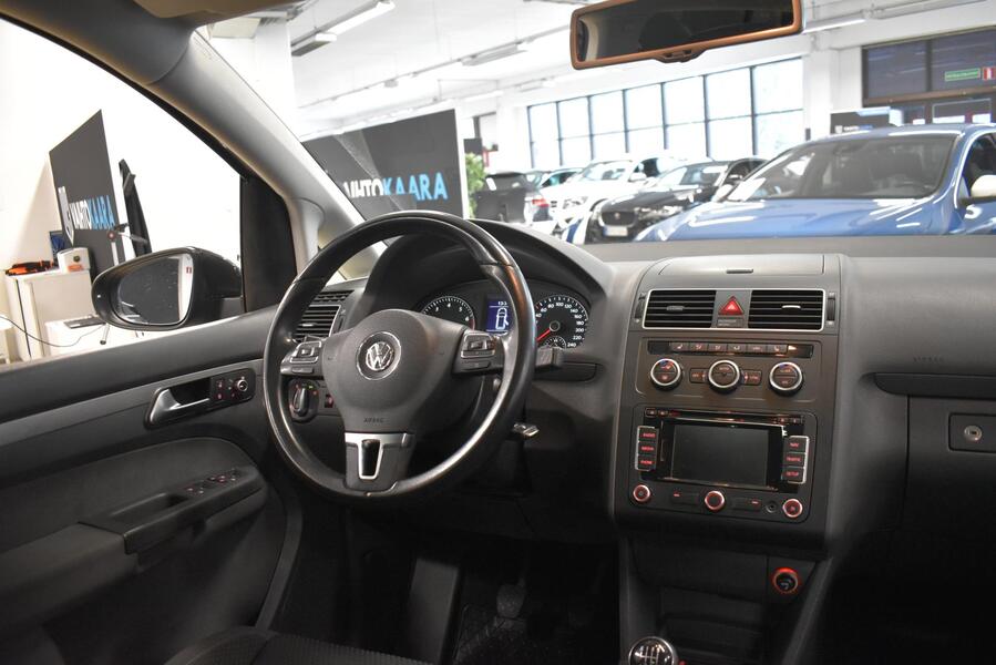 Volkswagen Touran vaihtoauto