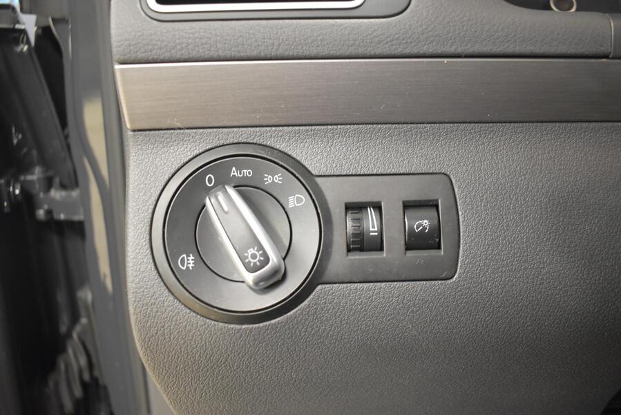 Volkswagen Touran vaihtoauto