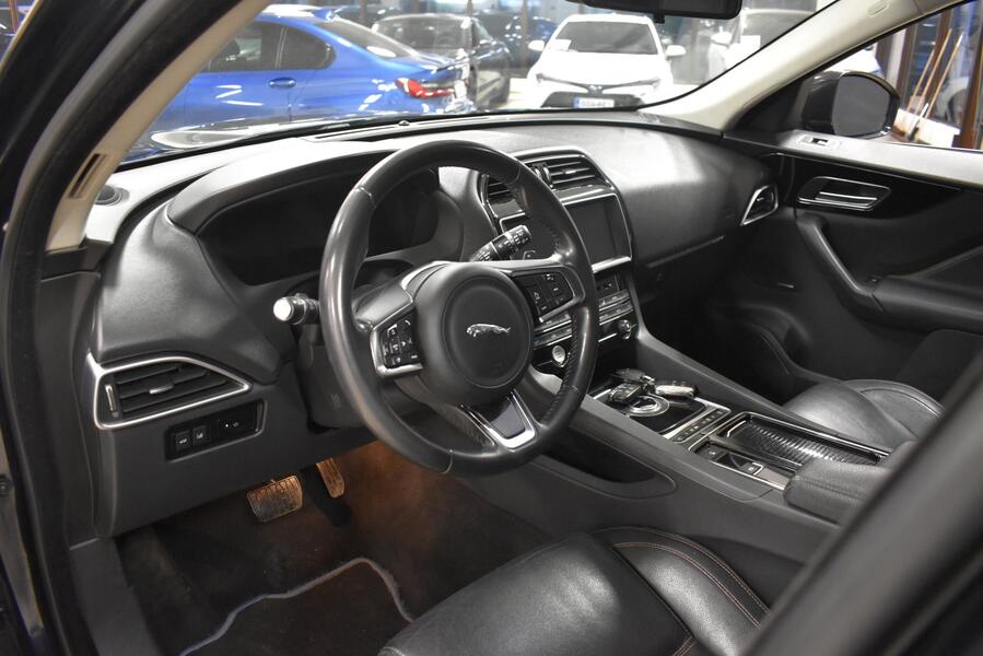 Jaguar F-PACE vaihtoauto