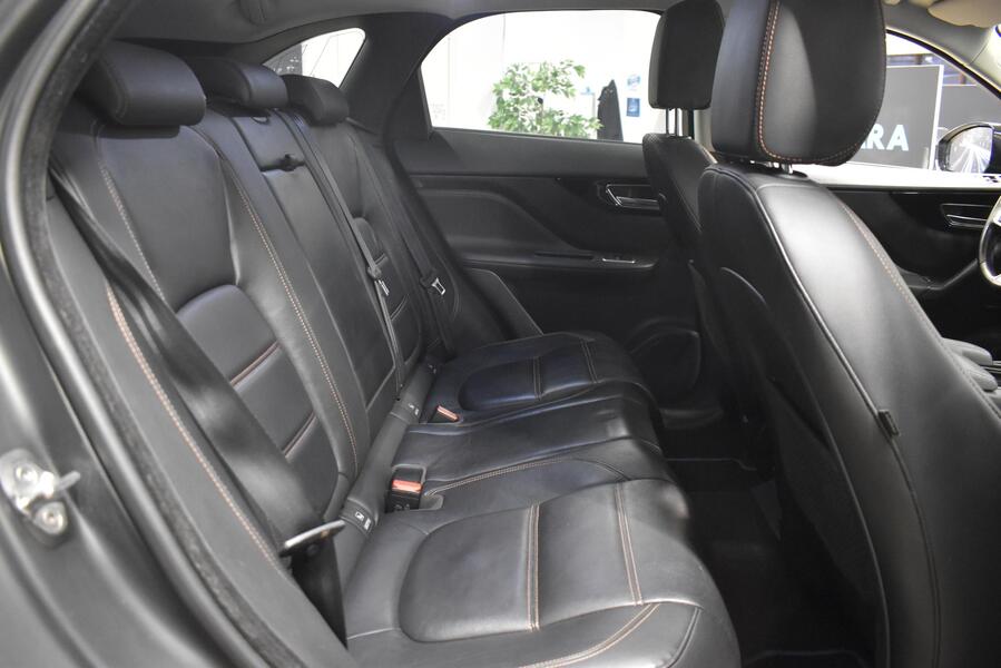 Jaguar F-PACE vaihtoauto