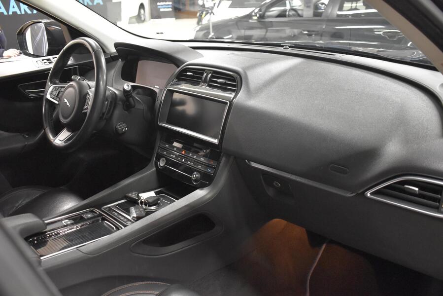 Jaguar F-PACE vaihtoauto