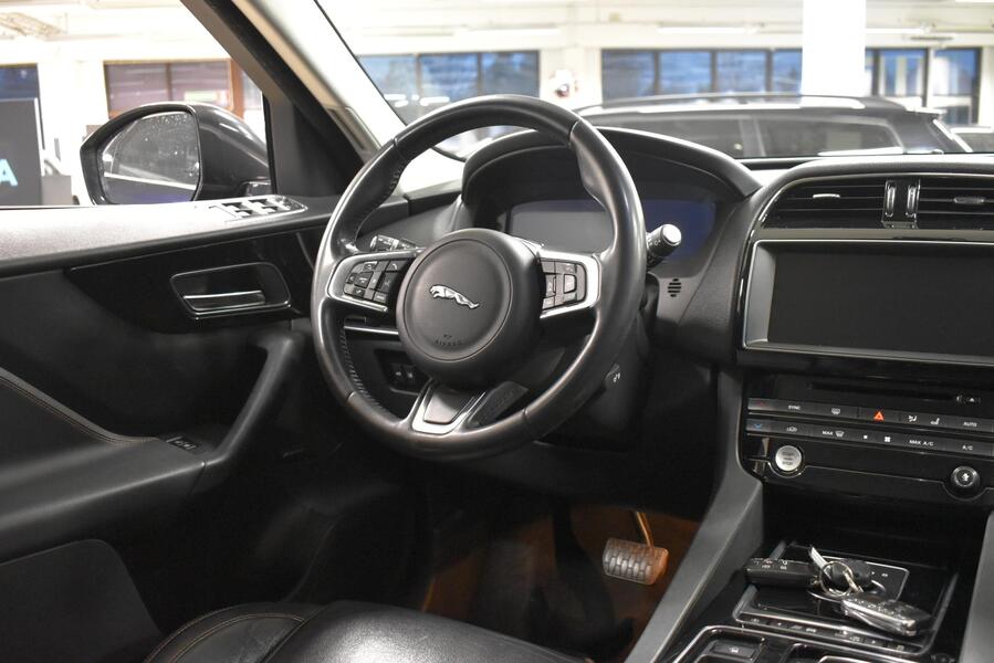 Jaguar F-PACE vaihtoauto