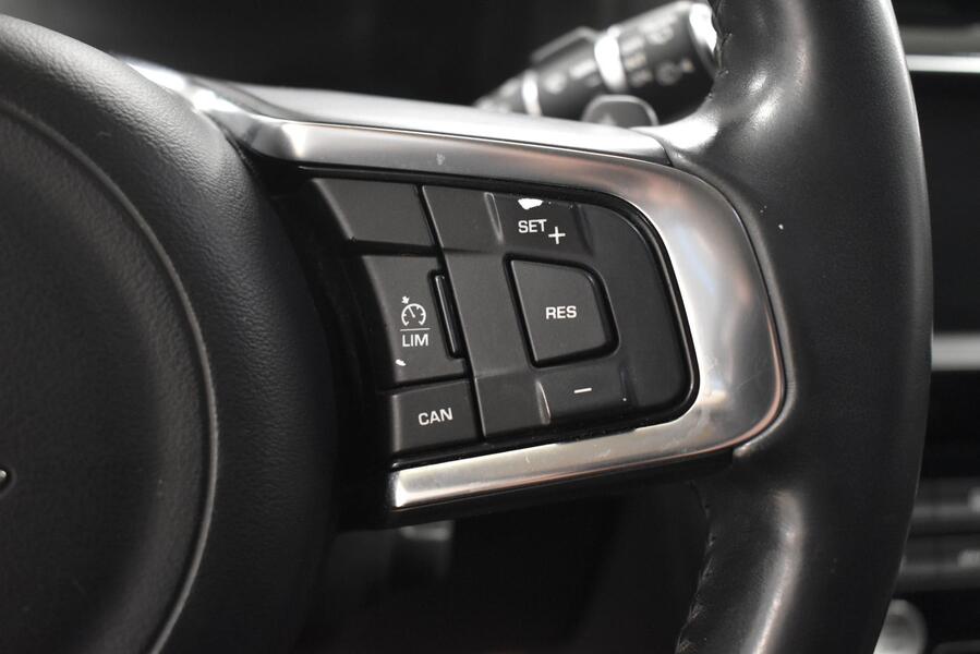 Jaguar F-PACE vaihtoauto