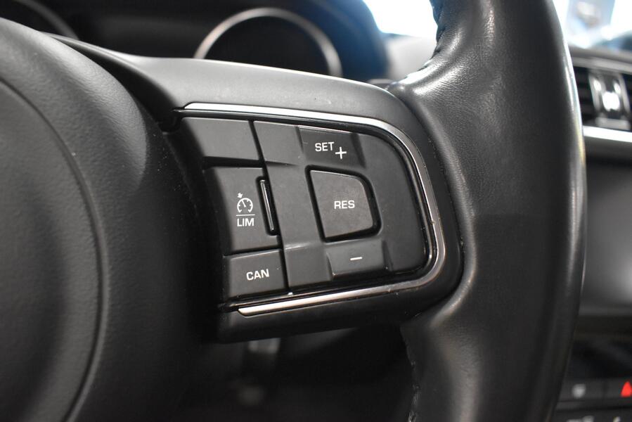 Jaguar XE vaihtoauto