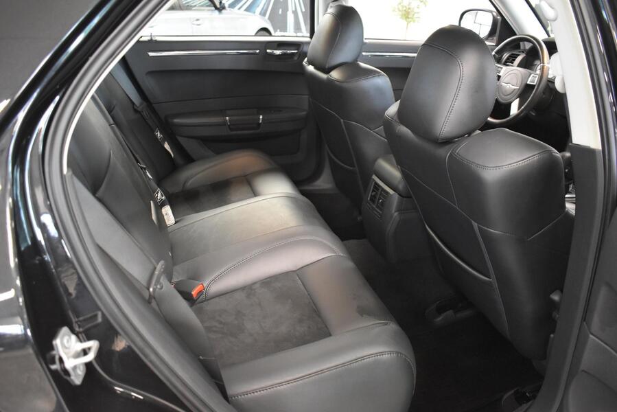 Chrysler 300C vaihtoauto