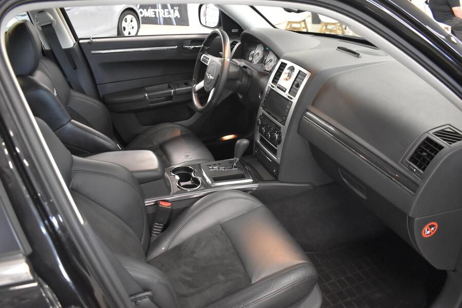 Chrysler 300C vaihtoauto