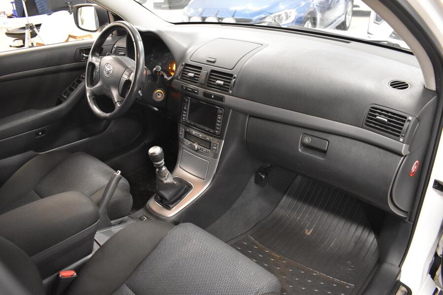 Toyota Avensis vaihtoauto