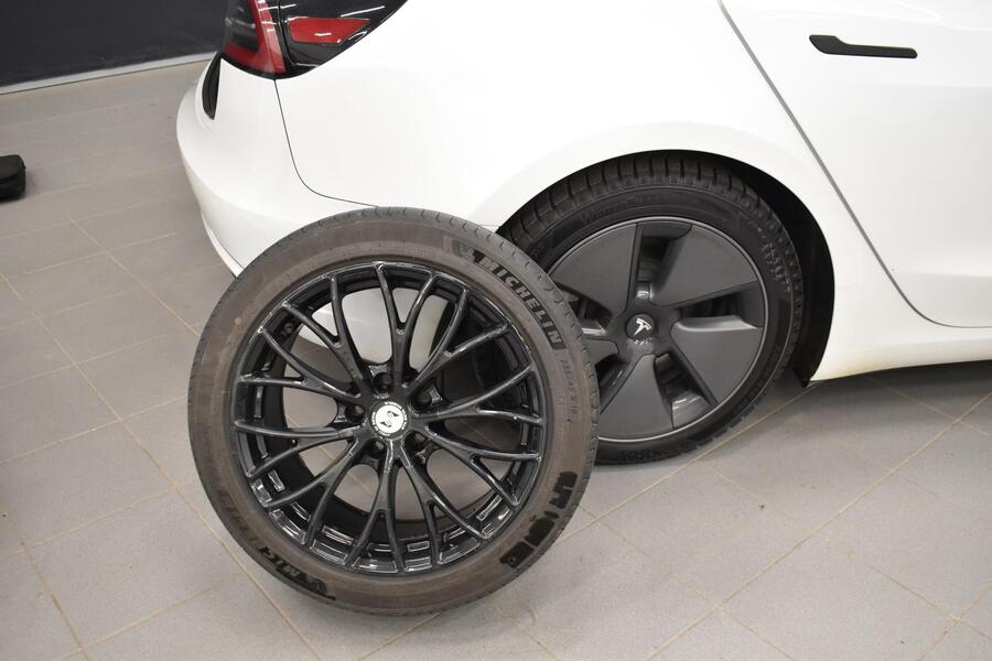 Tesla Model 3 vaihtoauto