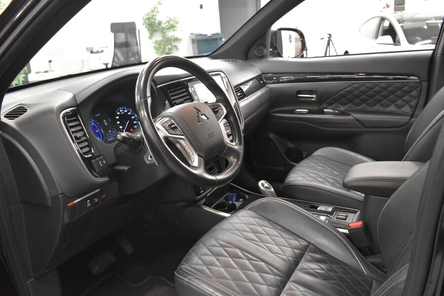 Mitsubishi Outlander PHEV vaihtoauto