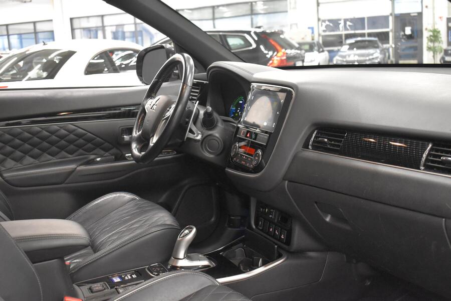 Mitsubishi Outlander PHEV vaihtoauto