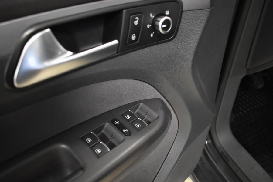 Volkswagen Touran vaihtoauto