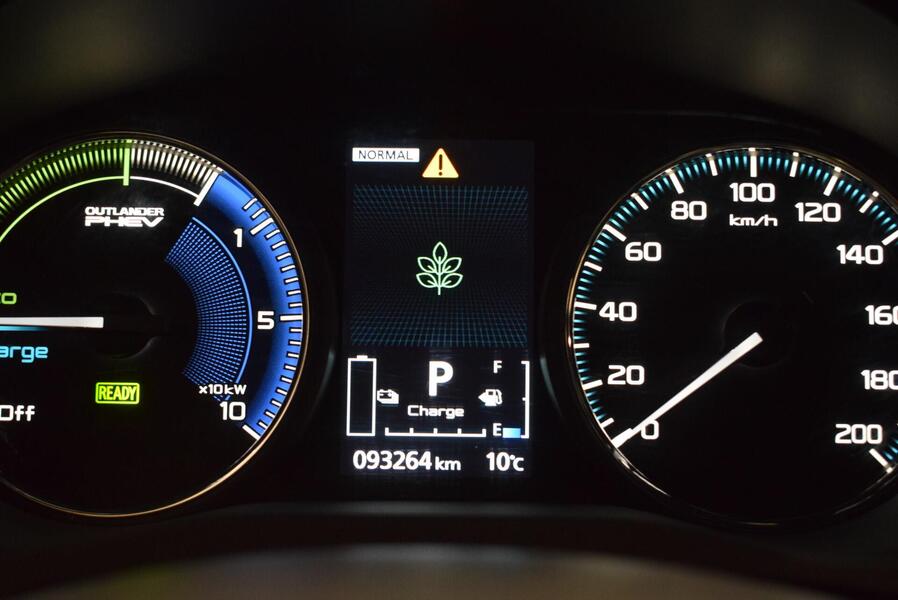 Mitsubishi Outlander PHEV vaihtoauto