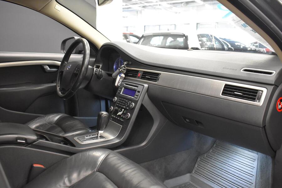 Volvo V70 vaihtoauto