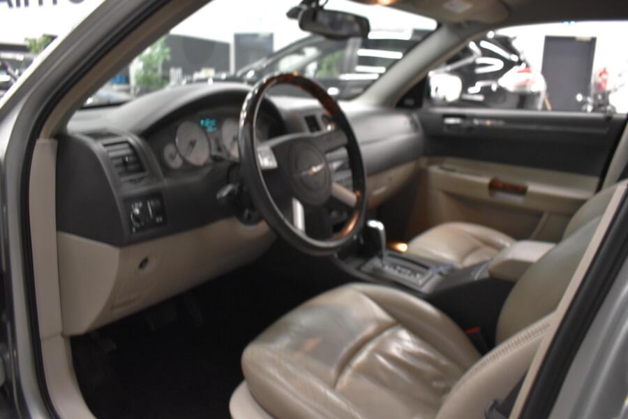 Chrysler 300C vaihtoauto