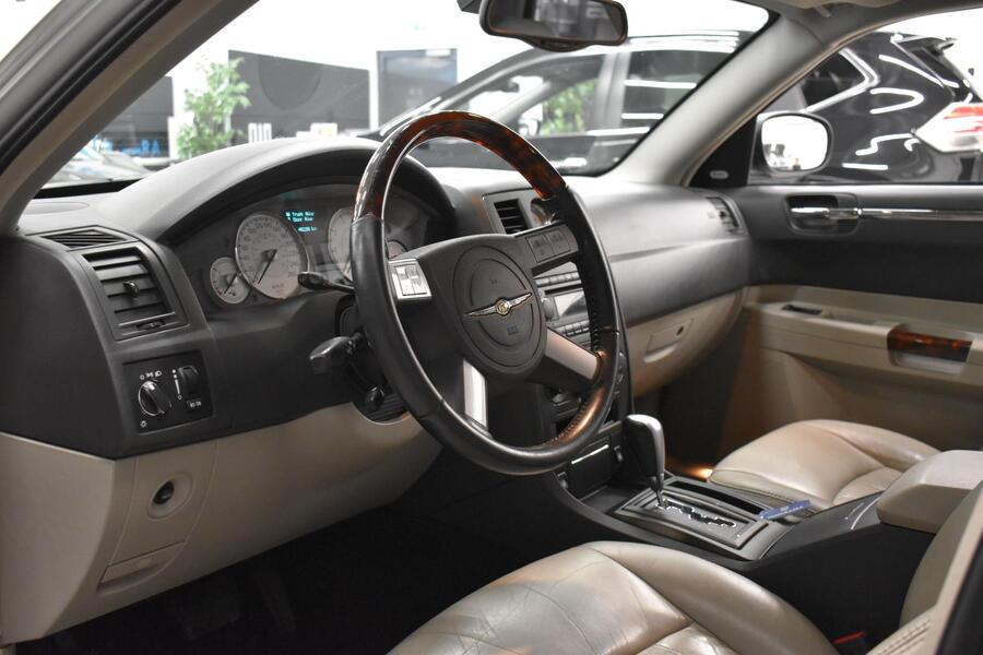 Chrysler 300C vaihtoauto