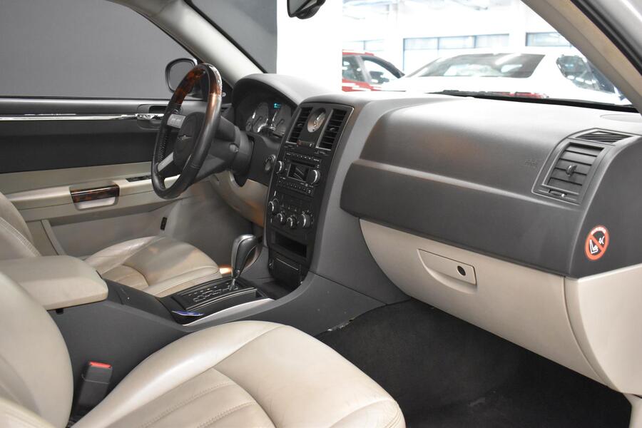 Chrysler 300C vaihtoauto