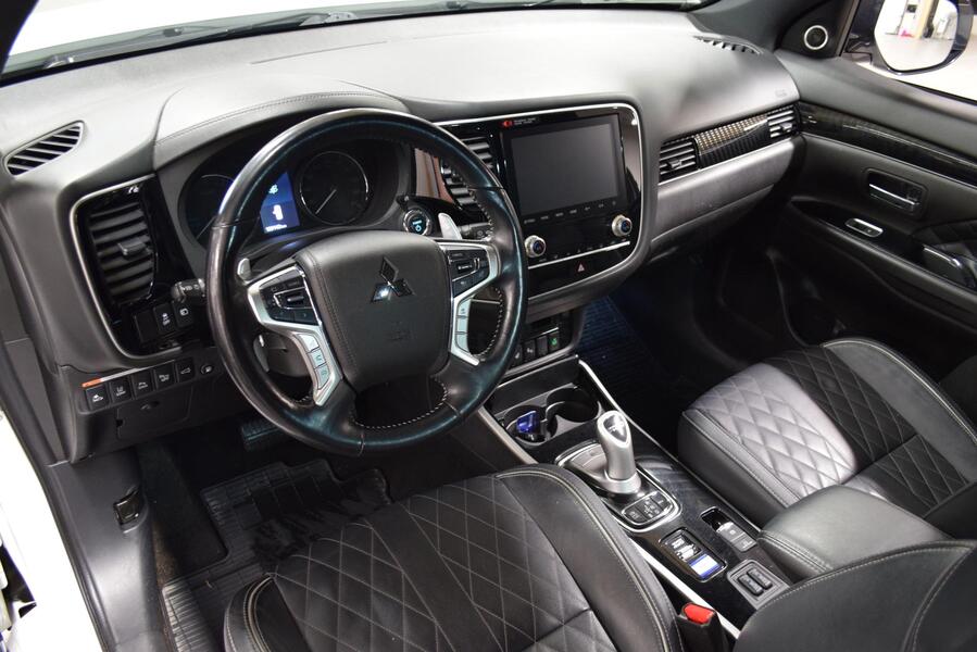 Mitsubishi Outlander PHEV vaihtoauto