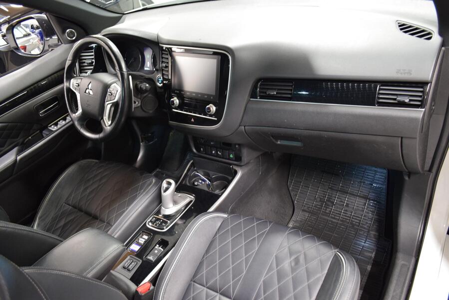 Mitsubishi Outlander PHEV vaihtoauto