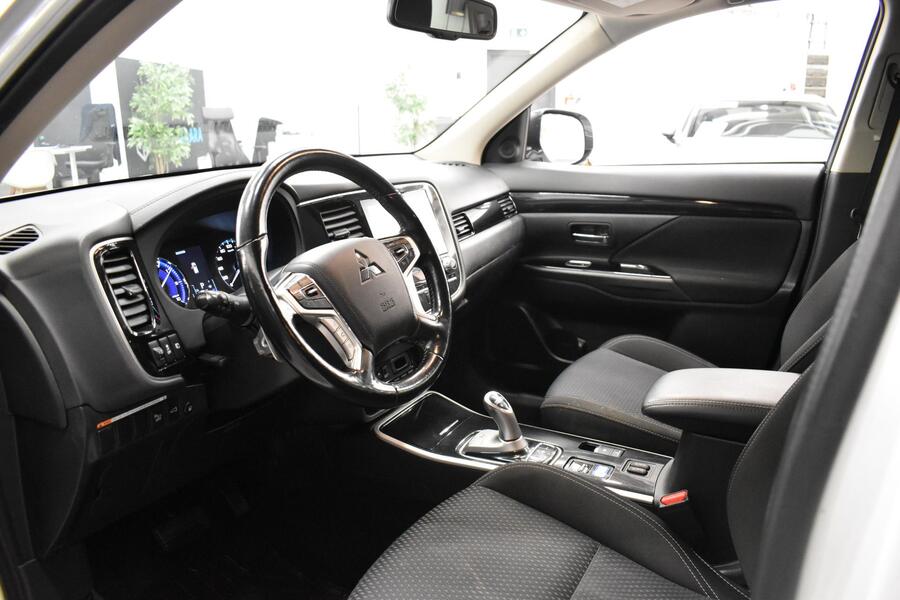 Mitsubishi Outlander PHEV vaihtoauto