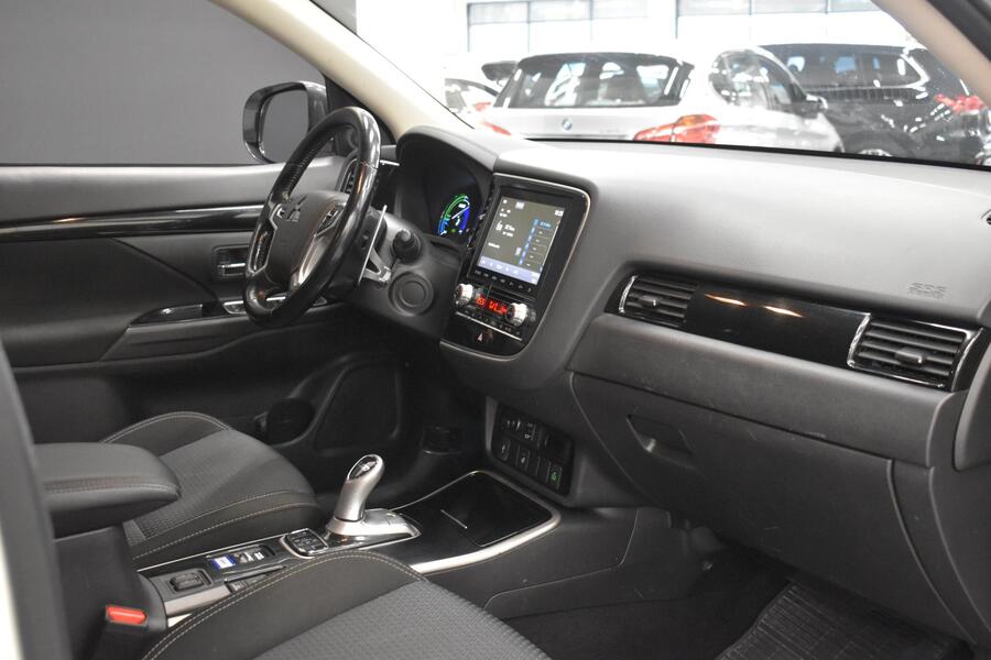 Mitsubishi Outlander PHEV vaihtoauto