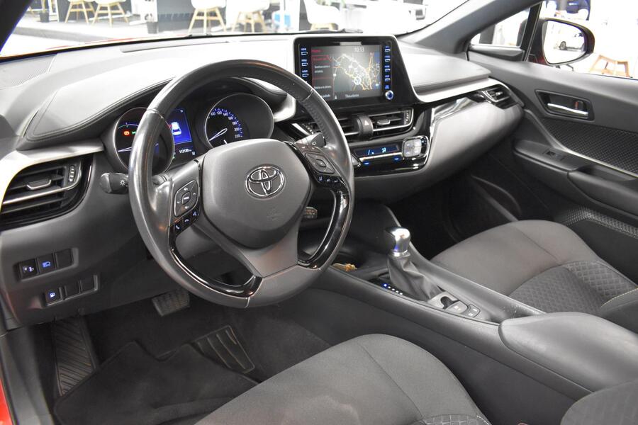 Toyota C-HR vaihtoauto