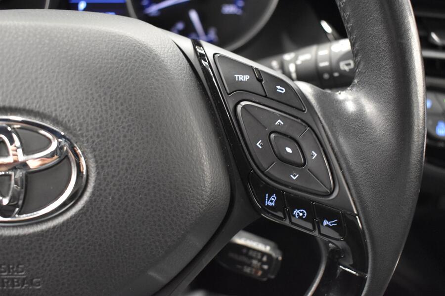 Toyota C-HR vaihtoauto