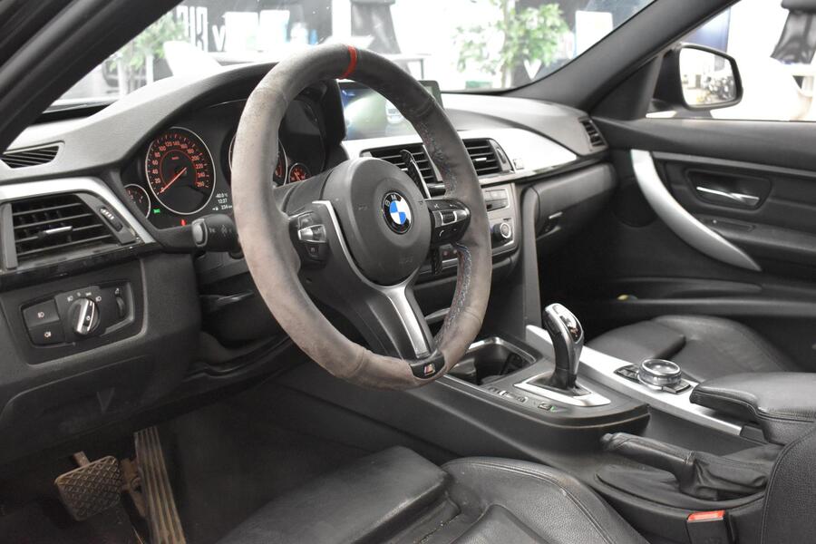 BMW 330 vaihtoauto