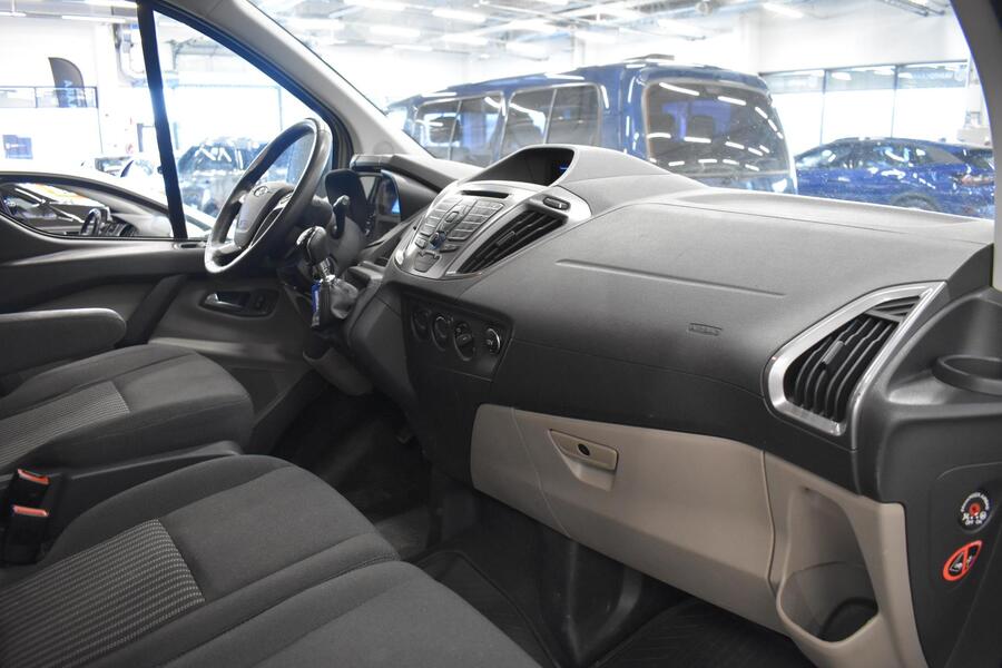 Ford Tourneo Custom vaihtoauto