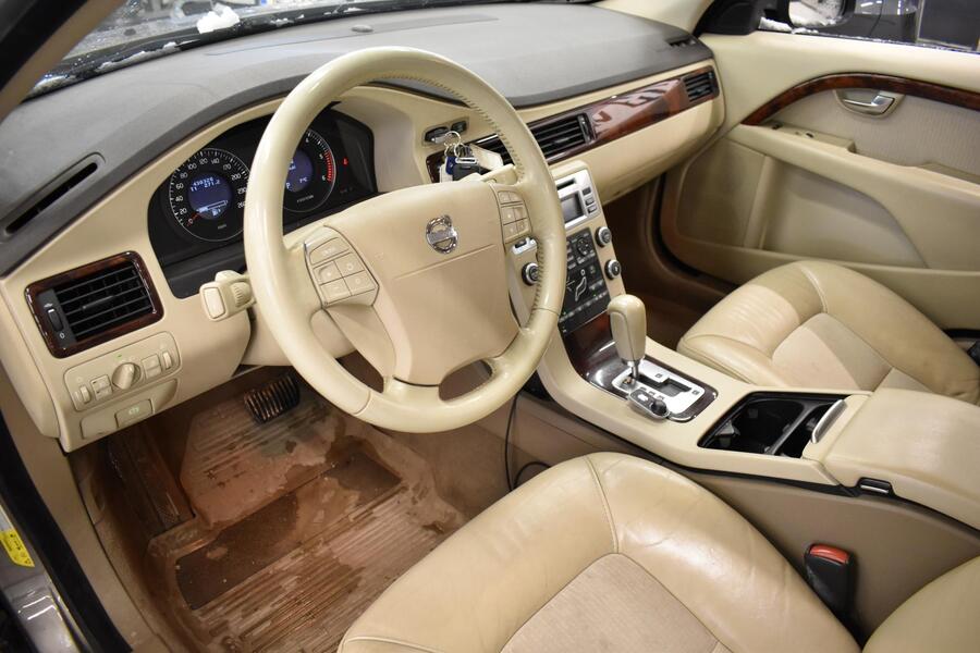 Volvo V70 vaihtoauto