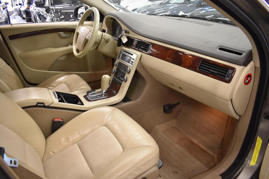 Volvo V70 vaihtoauto