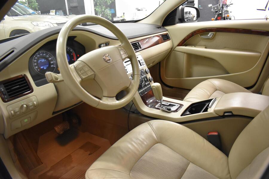 Volvo V70 vaihtoauto