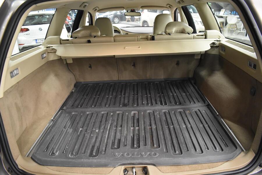 Volvo V70 vaihtoauto