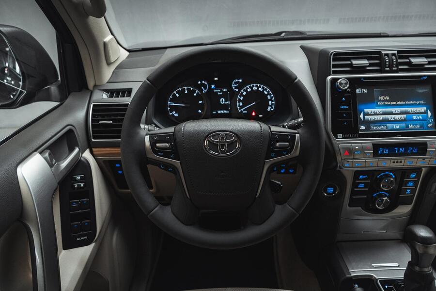 Toyota Land Cruiser vaihtoauto