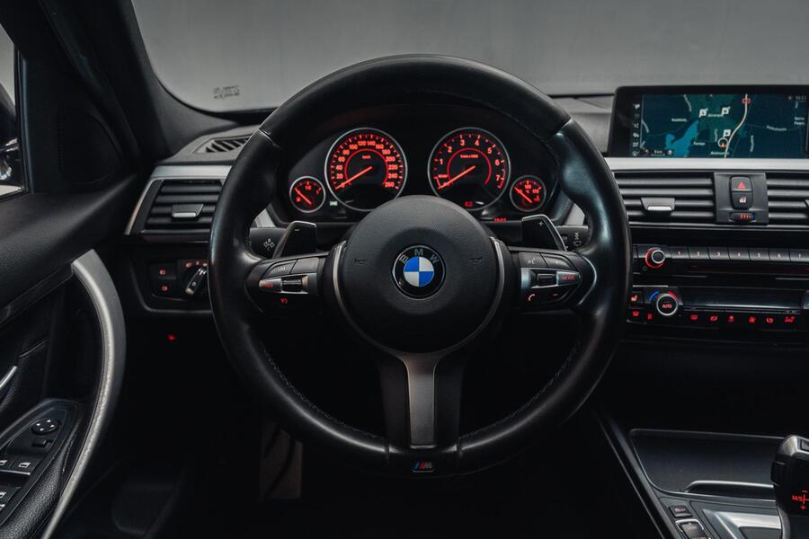 BMW 330 vaihtoauto
