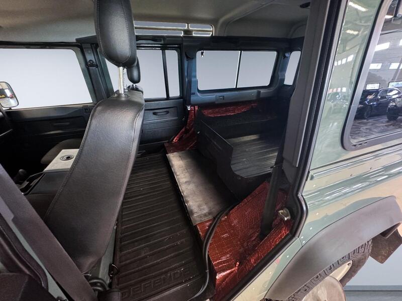 Land Rover Defender vaihtoauto