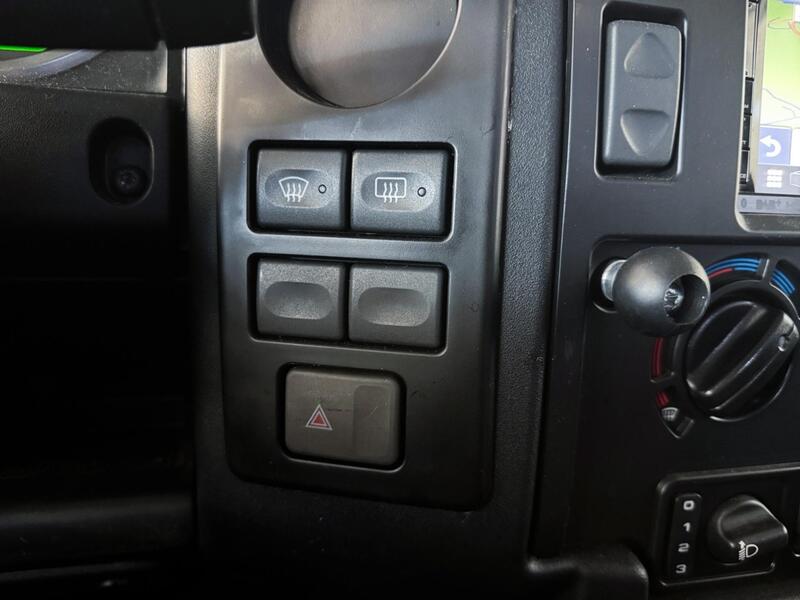 Land Rover Defender vaihtoauto