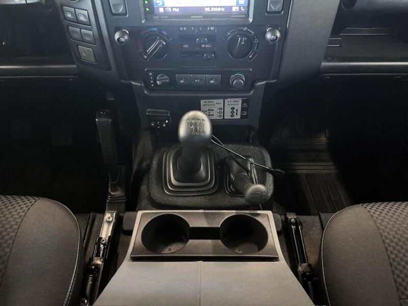 Land Rover Defender vaihtoauto