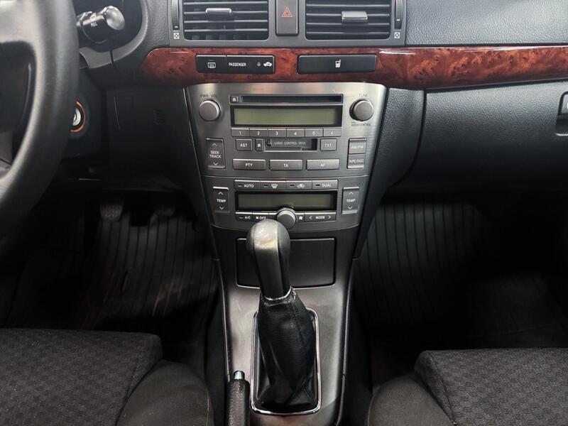 Toyota Avensis vaihtoauto