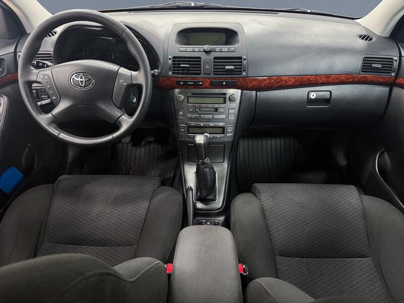 Toyota Avensis vaihtoauto