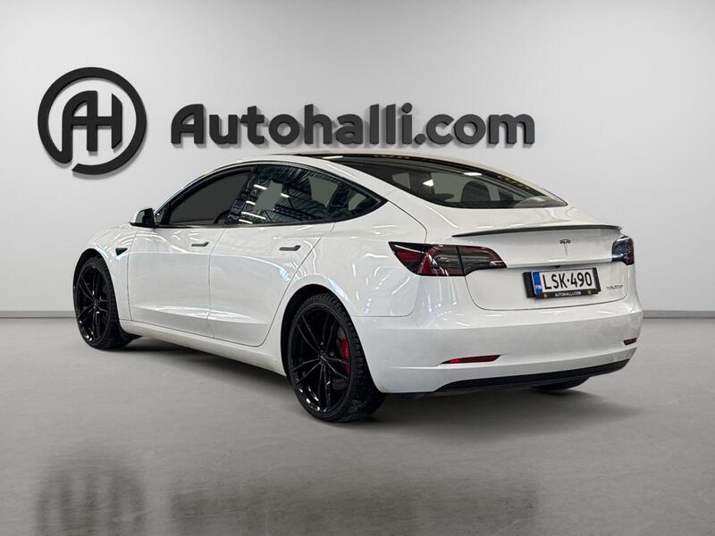 Tesla Model 3 vaihtoauto