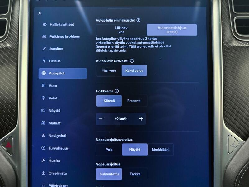 Tesla Model X vaihtoauto